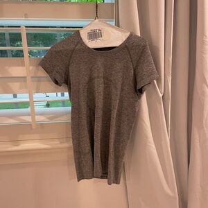 Grey lululemon swiftly tech